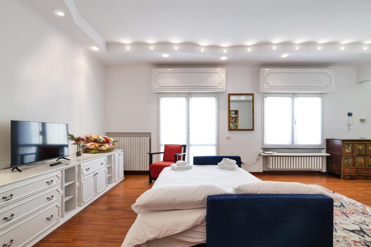 Primopiano - Alzaia Lägenhet Milano Exteriör bild